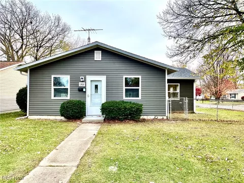 1302 Wamajo Dr, Sandusky, OH 44870