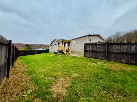 202 Pullman Dr, Pennsboro, WV 26415