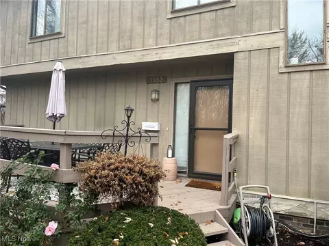 7355 Creekwood Dr #6C, North Royalton, OH 44133