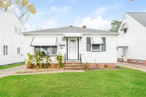 12805 Reindeer Ave, Garfield Heights, OH 44125