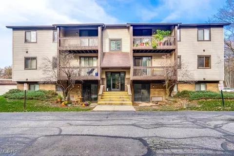 27427 Westown Blvd #1702, Westlake, OH 44145