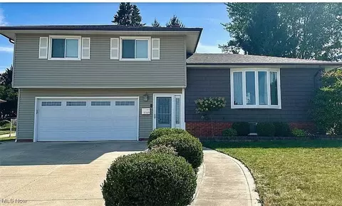 3365 Hetzel Dr, Parma, OH 44134