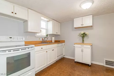 7192 Jackson St, Mentor, OH 44060 photo 11