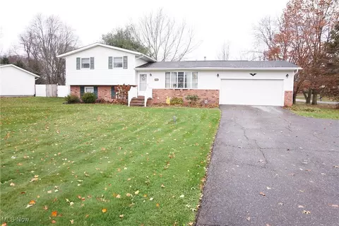 13581 Iris Ave NW, Mogadore, OH 44260