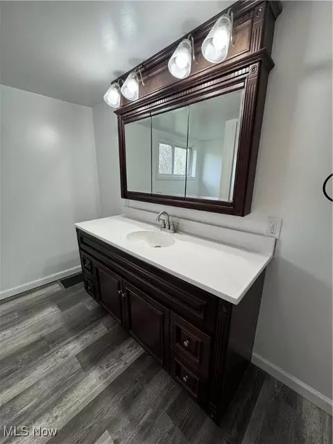Bath - 5155 Center Rd, Philo, OH 43771 photo 2 of 4