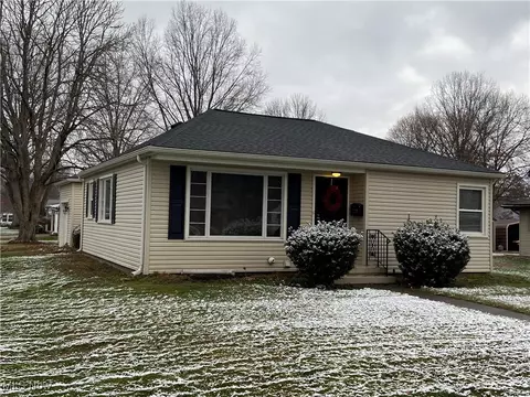 220 S James St, Dover, OH 44622