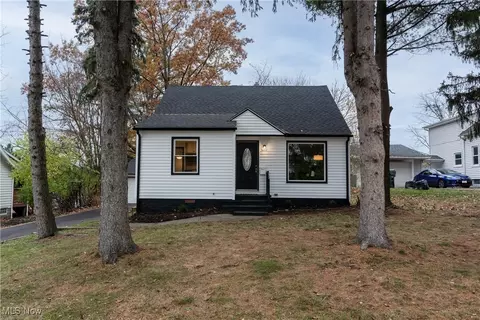87 Tudor Ave, Bedford, OH 44146