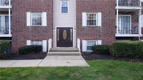 10790 Ravenna Rd #103, Twinsburg, OH 44087