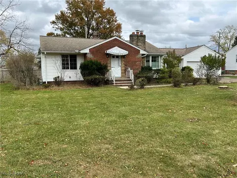 9550 W Moreland Rd, Parma, OH 44129