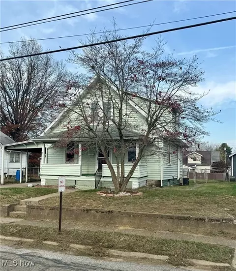 817 27th St, Vienna, WV 26105