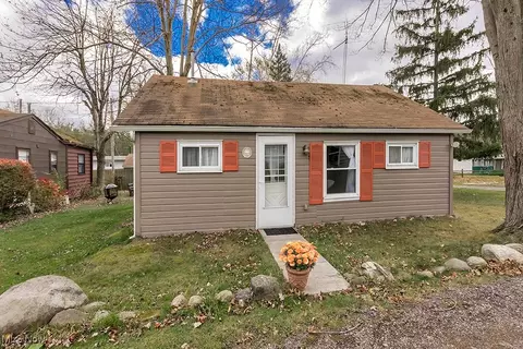 4636 West Dr, Geneva, OH 44041