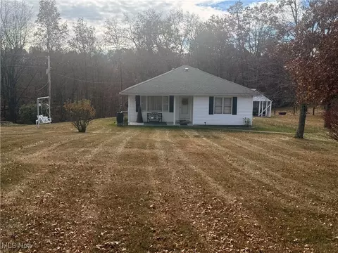 42015 Trail Run Rd, New Matamoras, OH 45767