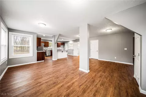 Living - 2530 W Center St, Ashtabula, OH 44004 photo 5 of 8
