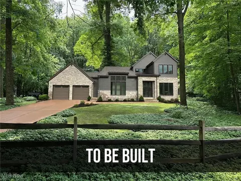 40 Old Farm Rd, Moreland Hills, OH 44022