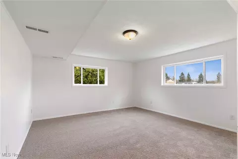 Bedroom - 1579 S Plainview Dr, Akron, OH 44321 photo 3 of 4