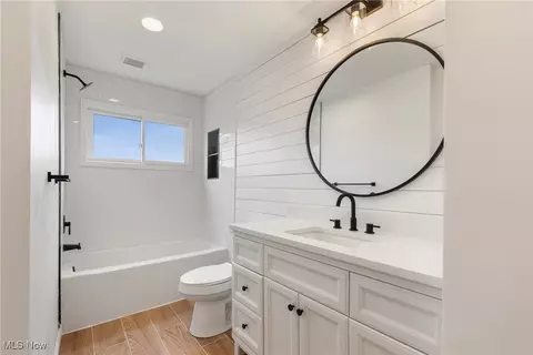 Bath - 1579 S Plainview Dr, Akron, OH 44321 photo 2 of 3