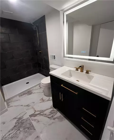 Bath - 1579 S Plainview Dr, Akron, OH 44321 photo 1 of 3