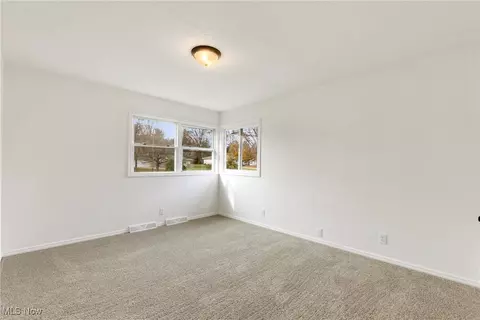 Bedroom - 1579 S Plainview Dr, Akron, OH 44321 photo 2 of 4
