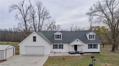 110 Sunrise Ln, Wellsburg, WV 26070