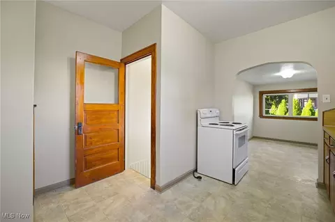 1362 Easton Dr, Akron, OH 44310 photo 9
