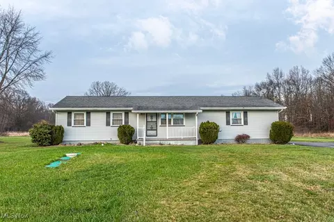 543 Airport Rd NW, Champion, OH 44481