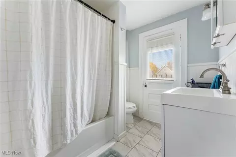 Bath - 423 E Wilbeth Rd, Akron, OH 44301 photo 1 of 2