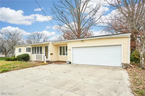 1235 Flanders Ave, Akron, OH 44314