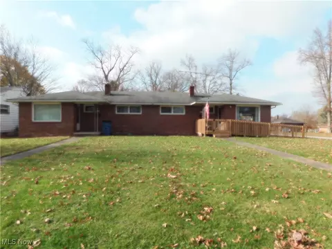 990 992 Dravis St, Girard, OH 44420
