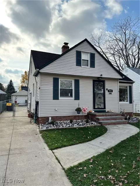 8703 Fernhill Ave, Parma, OH 44129