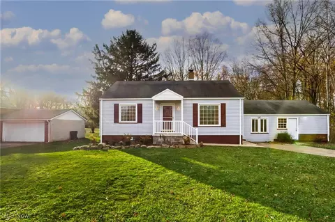 64 Galluppi Dr, Lowellville, OH 44436