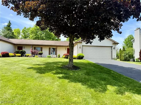 524 Shadydale Dr, Canfield, OH 44406