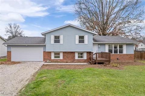5947 Drenta Cir SW, Navarre, OH 44662