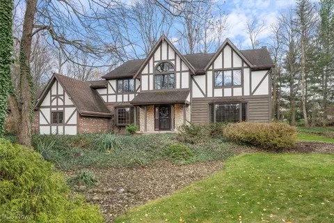 5195 Ramblewood Ct, Solon, OH 44139