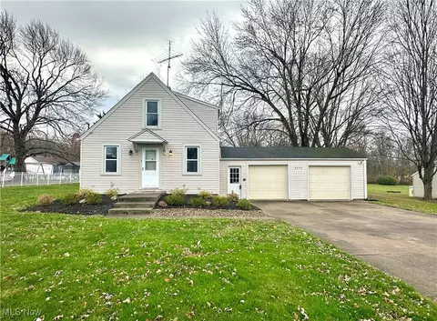 8690 Stetson Dr NE, Howland, OH 44484
