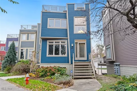 627 University Rd, Cleveland, OH 44113