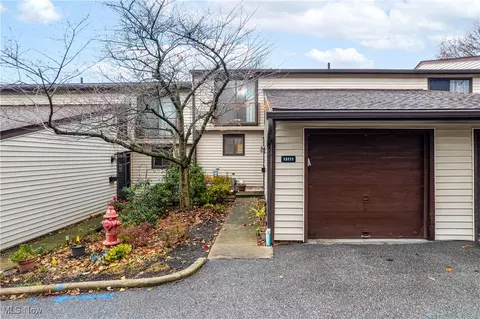 15111 Pine Valley Trl #B23, Middleburg Heights, OH 44130