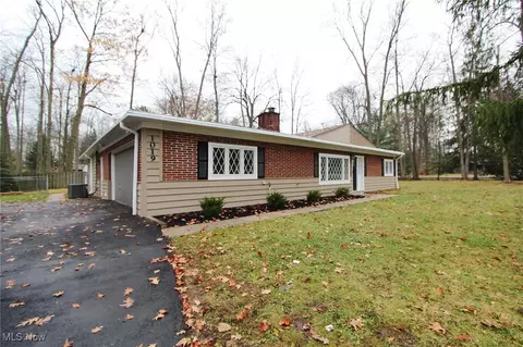 1019 Woodlane Dr, Mayfield Village, OH 44143
