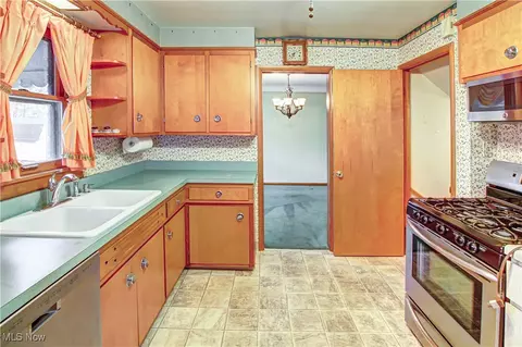 Kitchen - 1791 E 228th St, Euclid, OH 44117 photo 2 of 5