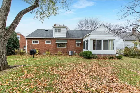 Exterior - 1791 E 228th St, Euclid, OH 44117 photo 5 of 9