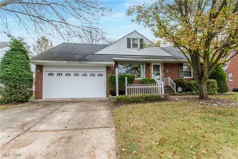 Exterior - 1791 E 228th St, Euclid, OH 44117 photo 8 of 9