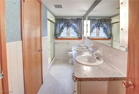 Bath - 1791 E 228th St, Euclid, OH 44117 photo 2 of 3