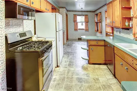 Kitchen - 1791 E 228th St, Euclid, OH 44117 photo 3 of 5