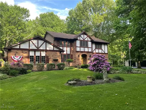 7835 Memory Ln, Canfield, OH 44406