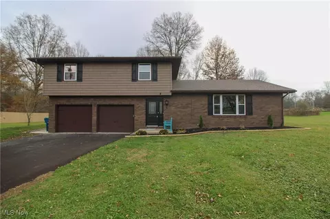 2805 Hood St SW, Lordstown, OH 44481