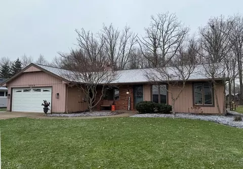 9968 Pebble Beach Cv, Aurora, OH 44202