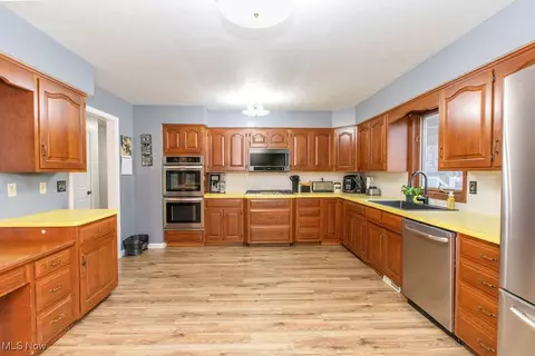 367 Loyola Dr, Elyria, OH 44035 photo 7