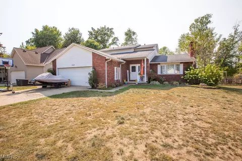 367 Loyola Dr, Elyria, OH 44035 photo 2