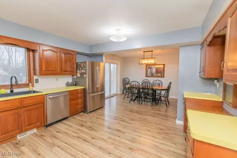 367 Loyola Dr, Elyria, OH 44035 photo 8