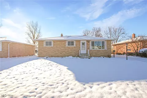 12125 Denver Dr, Parma, OH 44130
