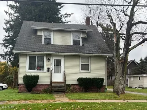 187 N Cleveland Ave, Mogadore, OH 44260